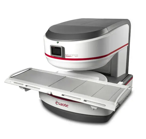 A imagem exibe um equipamento de ressonância magnética modelo MyLab Sigma da Esaote.